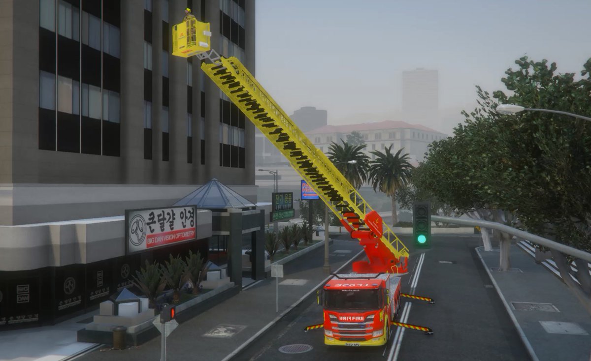 H_Ash_AM's tweet photo. New model, working with @LondonStudios5M's SmartLadder script! 
@LondonFire's new 64m turntable ladder! https://t.co/svKenM5p8a