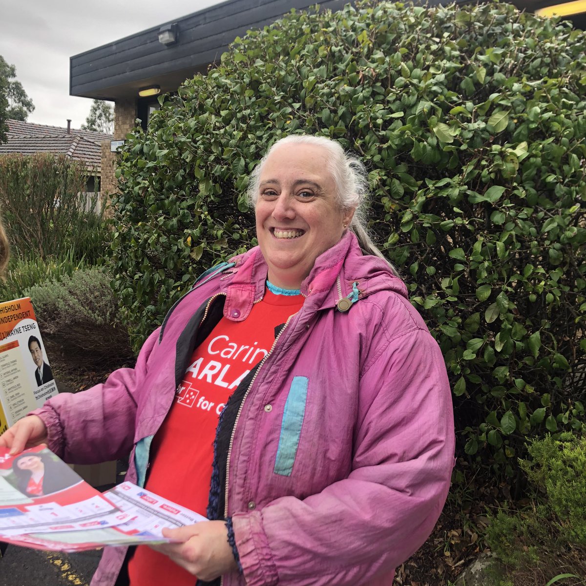 UnitedWorkersOz's tweet photo. UWU members, Cooper, Jenni &amp; Maria are on the ground in #Chrisholm to get strong unionist &amp; ALP candidate, Carina Garland elected. Grab your #democracysausage &amp; a how to vote card, &amp; give 'em a wave if you see them! #AusVotes22 https://t.co/2l0gxjPQvr