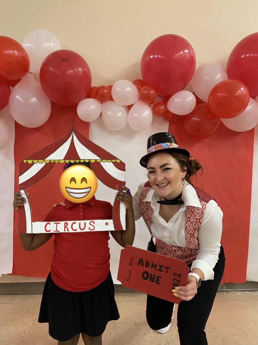 _MsMcCarter's tweet photo. 🎪 Welcome to the @HCPSForestHills Carnival! 🎪My last event at the Hills was a HUGE hit, but I couldn’t have done it without @FHPanthersPE and all of the other amazing staff (and students!) who helped, from balloon animals to behavior support! Thank you!! https://t.co/Z3iHK7vjwQ