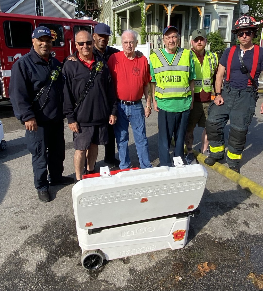 BostonFire's tweet photo. Thank you to A-10 ⁦@BostonSparks⁩ they were working with our Rehab  Unit W-25 to make sure the members stayed hydrated while fighting the fire on Sargent st. https://t.co/FXCUaui9LN
