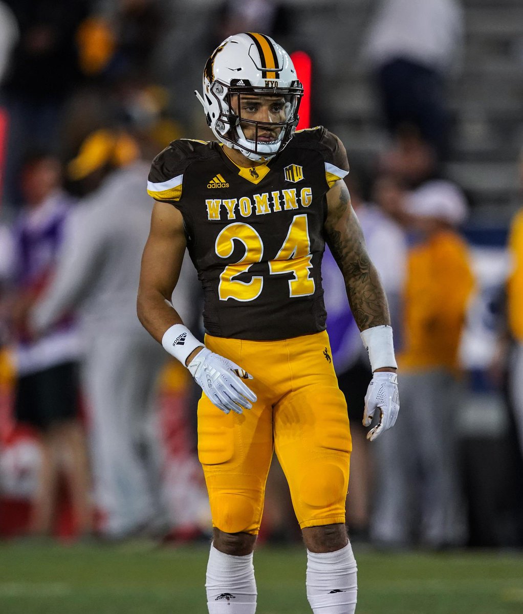 CordellMontgom9's tweet photo. After a Amazing talk with coach  @ghaugii7 I’m blessed to say I have received an offer from the University of Wyoming 🟡🟤 @adamgorney @GregBiggins @LMBPINKY @latsondheimer @BrandonHuffman @AdamSchefter @adamgorney @EdOBrienCFB @marvinpollard_6 https://t.co/QF8PHCYSzb