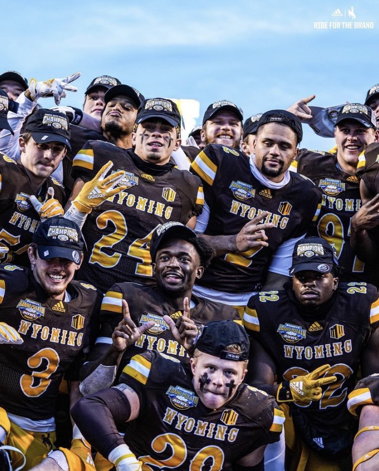 CordellMontgom9's tweet photo. After a Amazing talk with coach  @ghaugii7 I’m blessed to say I have received an offer from the University of Wyoming 🟡🟤 @adamgorney @GregBiggins @LMBPINKY @latsondheimer @BrandonHuffman @AdamSchefter @adamgorney @EdOBrienCFB @marvinpollard_6 https://t.co/QF8PHCYSzb