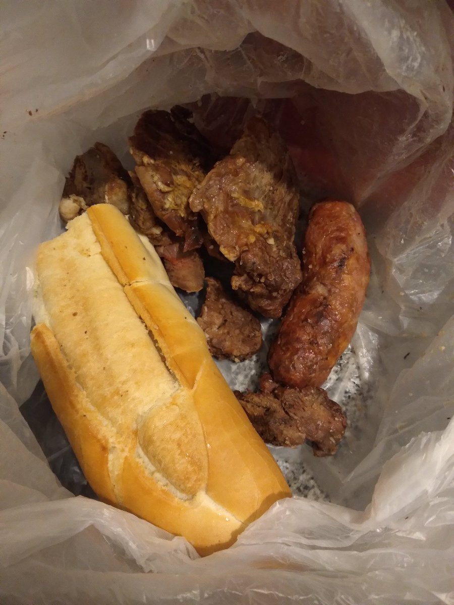 Mi novio se fue a comer con los amigos y me trajo asado en una bolsa aaaaaaaaaaajsjsjjj qué hombre