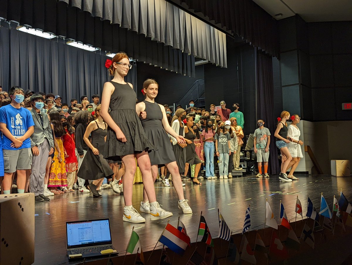 Ms_Mathurin's tweet photo. Enjoying an exciting Multicultural Night @LCPS_Mercer ! https://t.co/QbXAA9Y2aa
