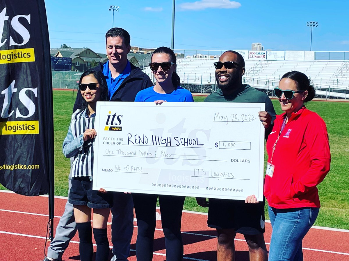 <a href="/ITSLogistics_/">ITSLogistics</a> with a very generous donation to our school after hosting their staff 40 yard dashes! <a href="/bigmanbasics/">Mike Edwards</a> @CMoEdwards Thank you!!!