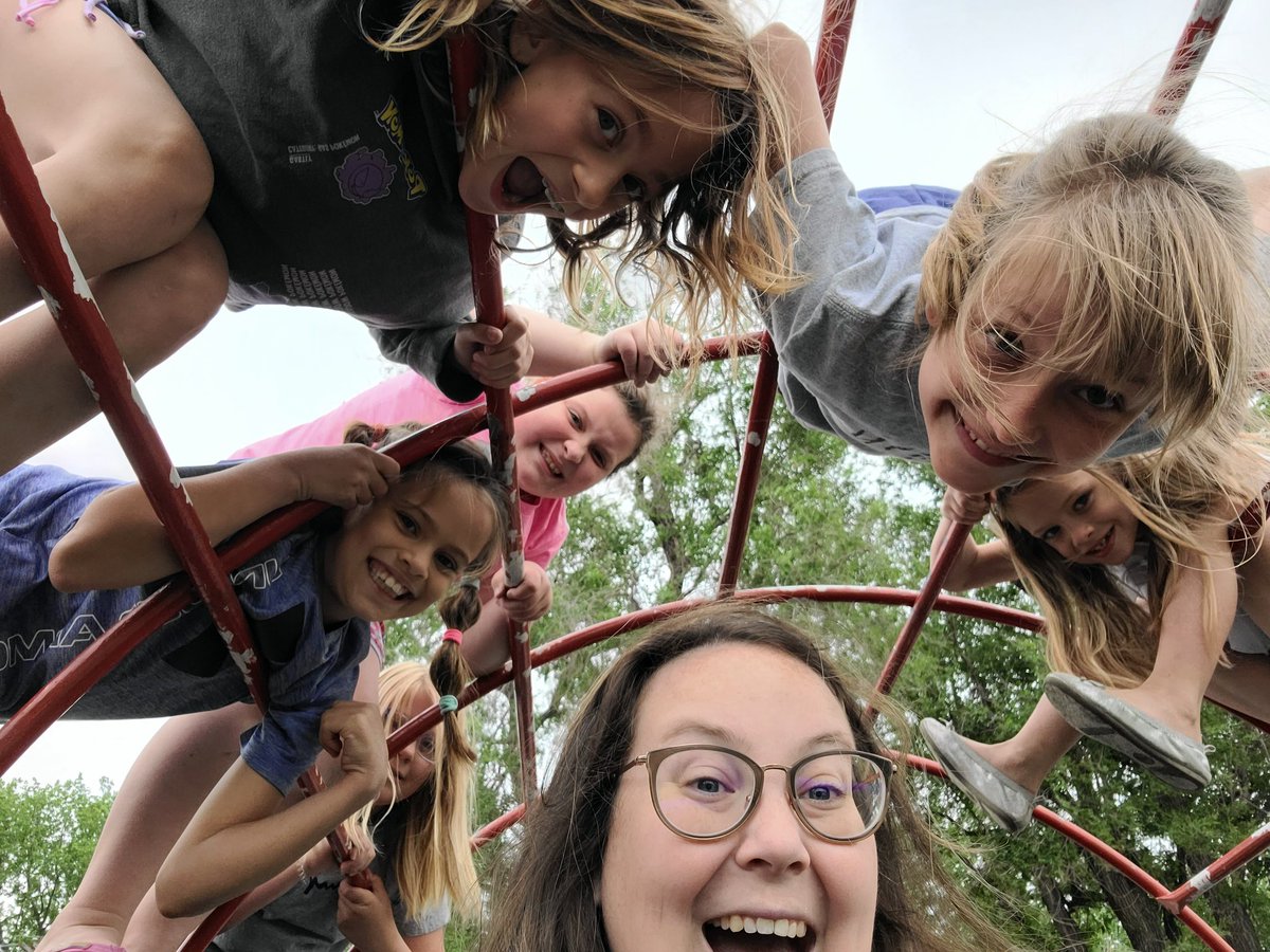 CounselorDee's tweet photo. This group makes me a better counselor every year. My people. #Lincoln379 🧡🖤🐯 https://t.co/XQJoNSu1VI