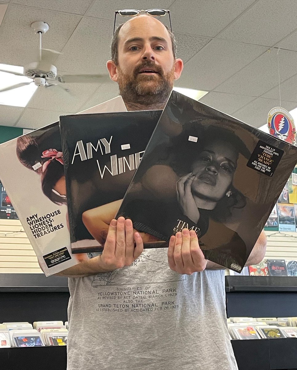 ozrecordsonline's tweet photo. Andrew showing off some of the restocks hitting the shelves before we close tonight. Stop by tomorrow starting at 10 to pick up a record or two ⚡️ https://t.co/OUbqmAU4vF