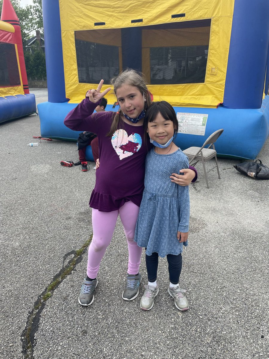 jcsulli77's tweet photo. 3rd graders first Carnival Day since they were in Kindergarten! #ps50si #makingmemories @ps50si 🎡🎢🍦 https://t.co/cpXWxzTIg1