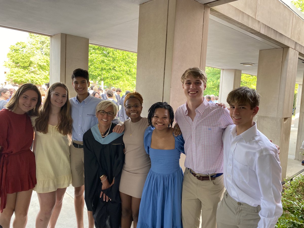 trishbog1's tweet image. Baccalaureate helpers ❤️ #mvpschool