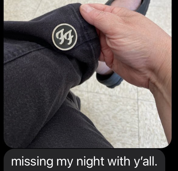 BigHalNunn's tweet photo. @TheNunnMa SHE DID! #AllDaySon! @foofighters #RIPAnimal #RIPTHawk #TaylorHawkins !! #Prayers^ #KeepRockin’ https://t.co/j6tyGNm1ip
