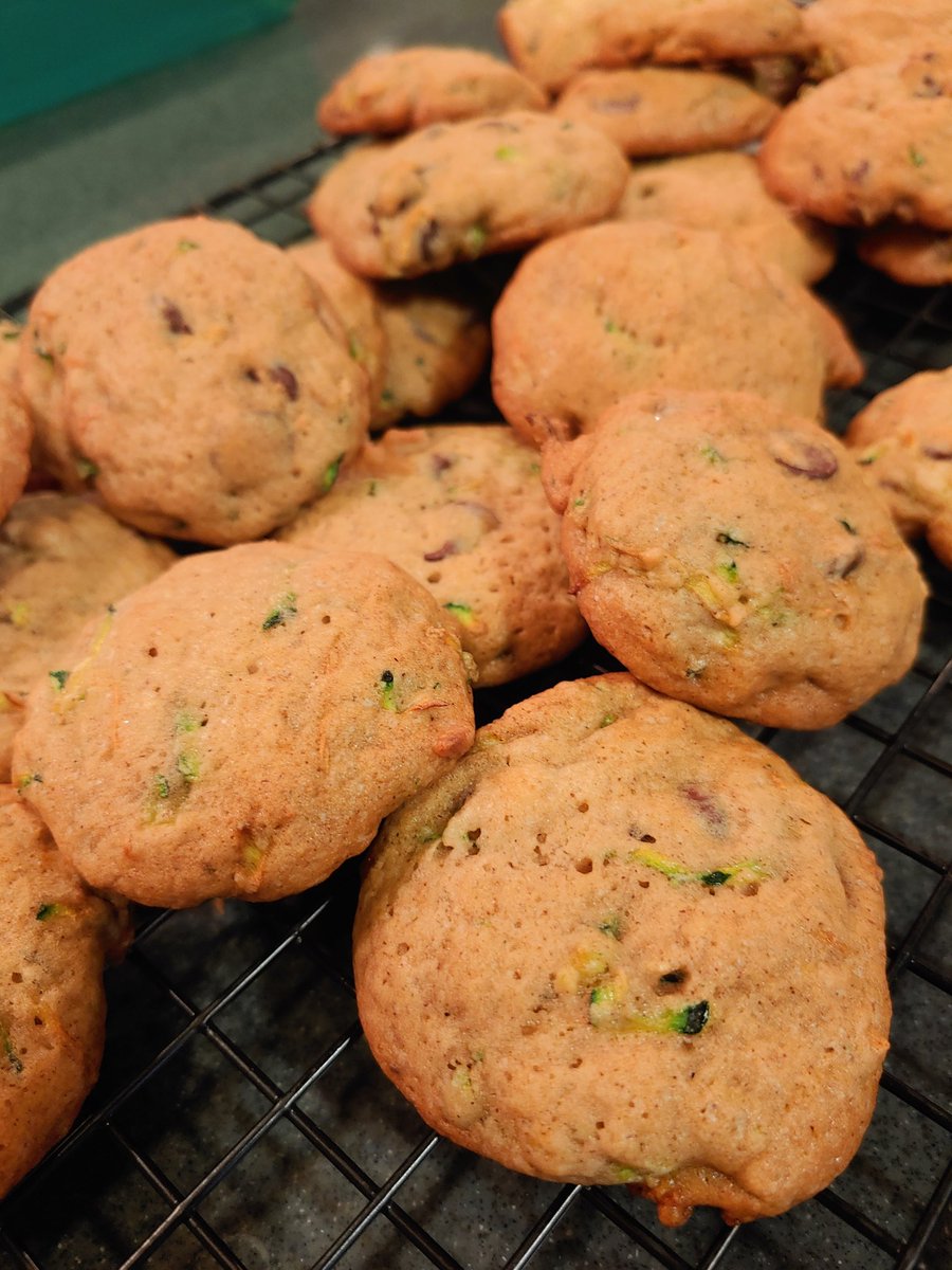 cstoll0307's tweet photo. Zucchini chocolate chip cookies for movie night w/ friends tomorrow. Who says you can't add veggies?!?! https://t.co/d9vi481G8Q