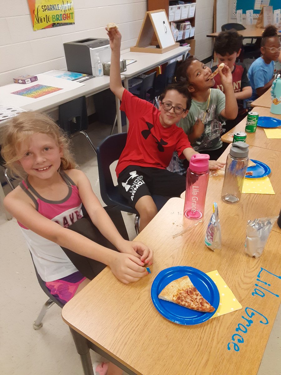 SproatMrs's tweet photo. A surprise end of year party for these amazing kids! Pizza, ice cream sundaes, and goodie bags. Best day ever! https://t.co/DY6Yl23Mxv