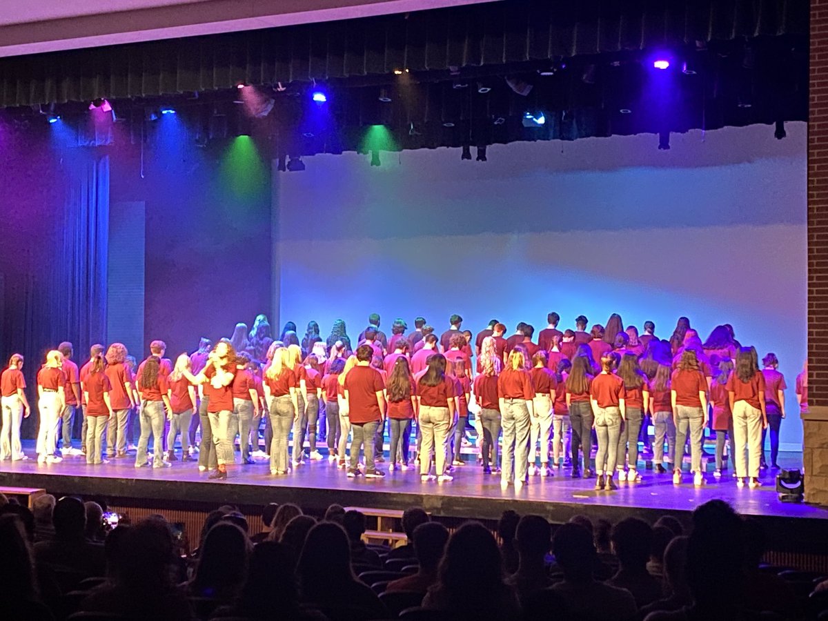 Prosper_FA's tweet photo. @MsCrysC @TateKeen @KariRoan @Hferguson28 @JohnMBurdett @ProsperHS @PHSChoirBooster Enjoying some Disney hits with the fantastic PHS Choirs!!! https://t.co/FKLWFv1q61