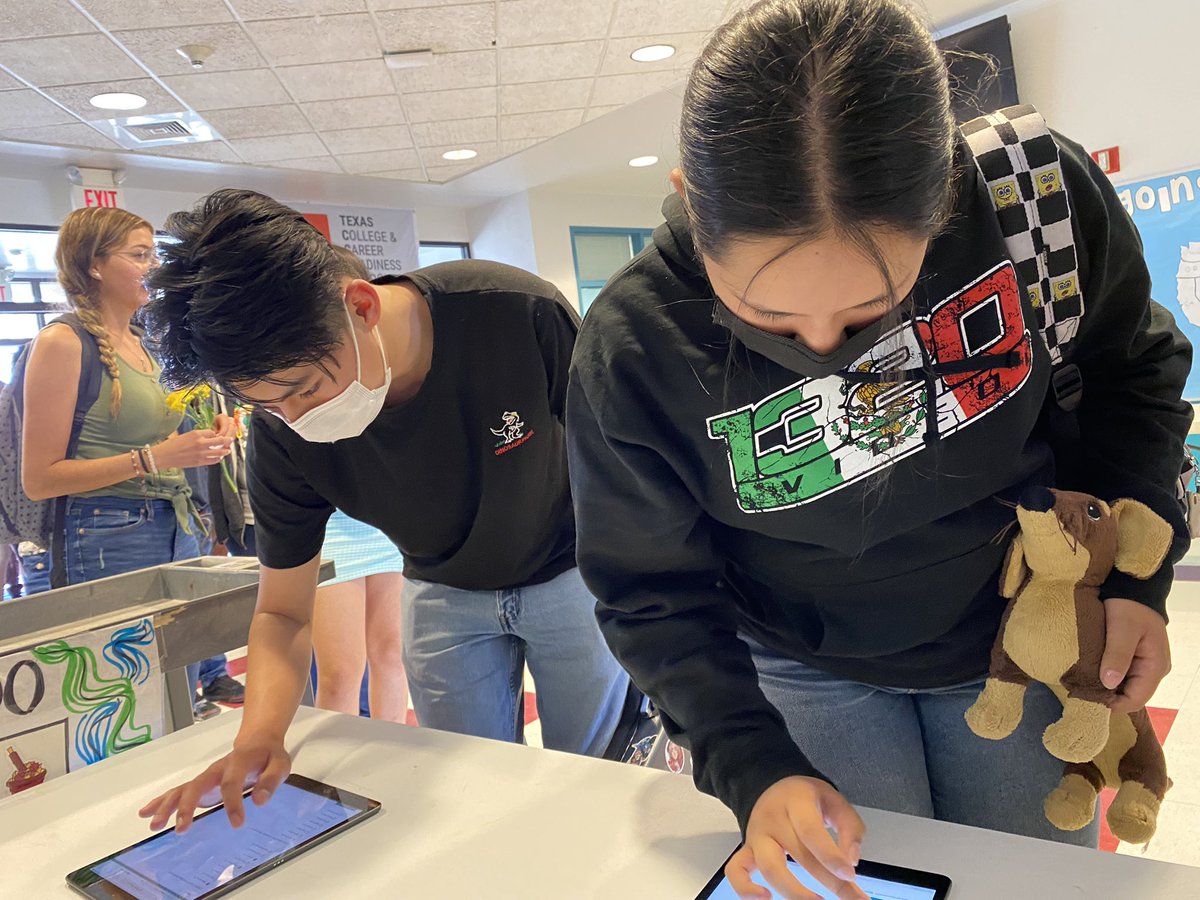 missionechs's tweet photo. Thank you #PhoenixFamily Elections Committee: Adriel, Alexus, Andrea, Mr. Castruita, Ms. Vandervort, Ms. De La Cruz, Mr. Dungan, staying late into the night all this week to ensure smooth elections &amp; building leaders @Castruita_MECHS @evande_MECHS @delacruz_MECHS @Dungan_MECHS https://t.co/ynBBPvFswg