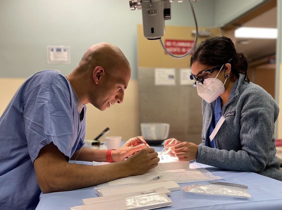 Penn_ENT's tweet photo. This year’s Annual #SimFest had a fantastic turnout from #residENTs across the board!

“Had such a great time teaching #microvascularsurgery! Kudos to Dr. Jim Kearny and @tiffanychao_md for organizing such a fabulous event!”
– Dr. Karthik Rajasekaran https://t.co/Mep21MdWuZ
