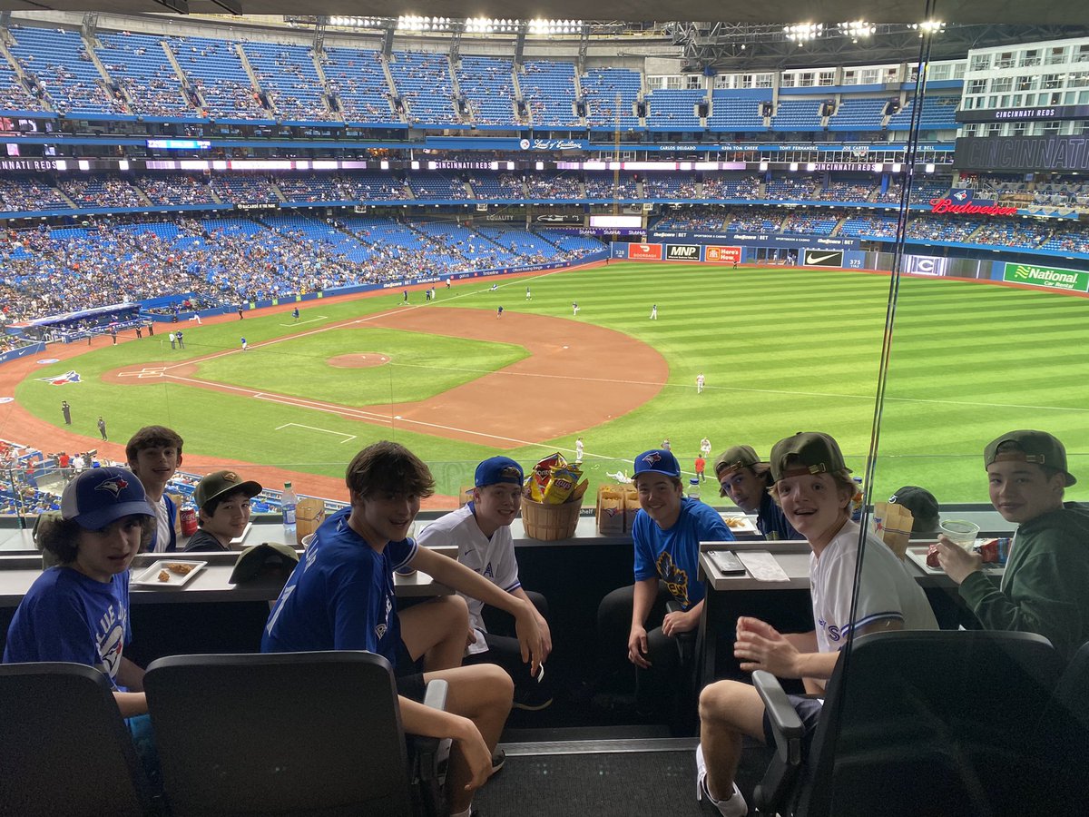 SharonJBustard's tweet photo. Hey Ace @ACE_00 !   Come to the birthday party in suite 314!  #BlueJays #NextLevel #letsgobluejays https://t.co/fzUgrqZgdW