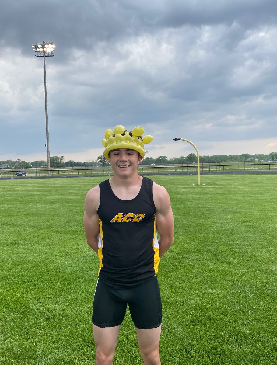 Huge night for our boys track team placing 5th at sectionals!  Patrick Hilby is the sectional champ in 400 and 800. 4x400 relay team of Armando Acosta, Jacob Gay,  Matthew Gay, and Patrick Hilby also sectional champs!