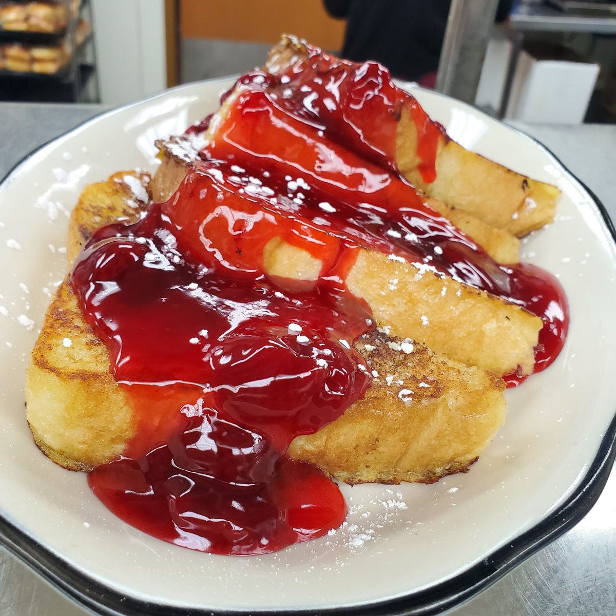 MenchesBroMass's tweet photo. French Toast on our homemade 🍞 🔥 
#menchesbreakfast
#homemade #familyrecipe https://t.co/Pqfll51hxG