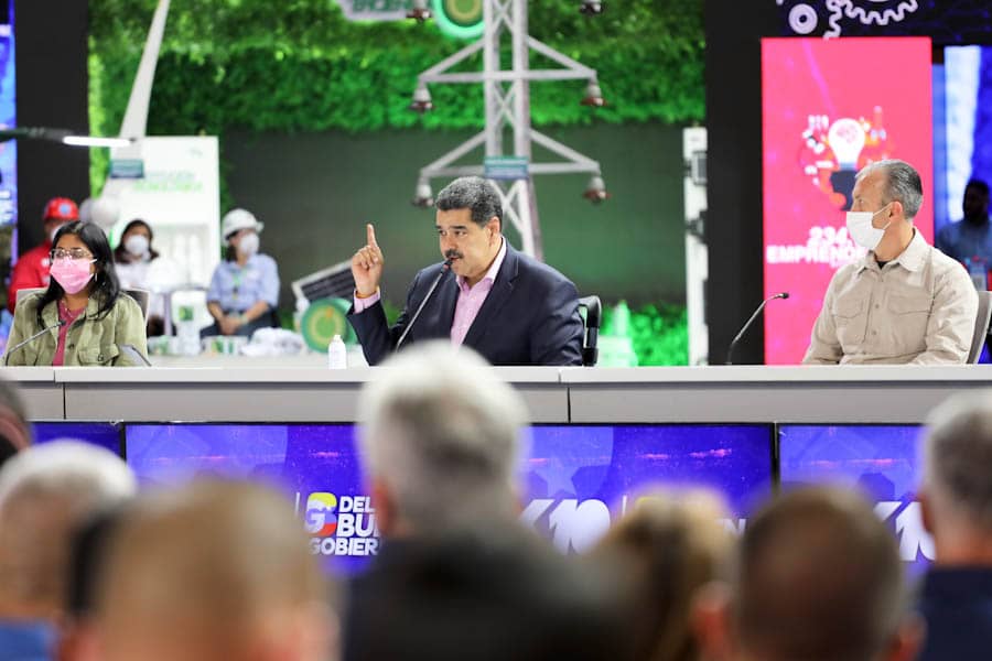 mineducacion_ve's tweet photo. #EnClaves | Conozca las líneas estratégicas de acción anunciadas por el Pdte. @NicolasMaduro 

📍Avanzar y consolidar la recuperación económica integral del país, fortaleciendo los motores productivos y logrando la estabilidad de los marcadores económicos fundamentales https://t.co/kbUHOWKUPm