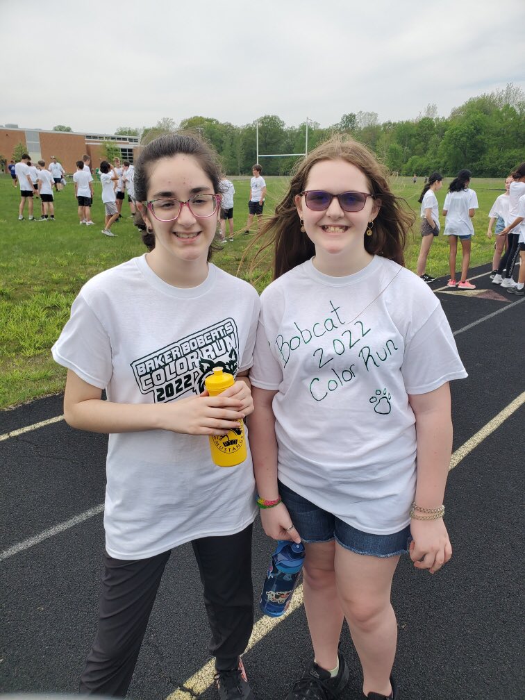 MrsStOnge's tweet photo. Fun Friday in full effect! @BakerMiddle #colorrun #FunFriday #p2p #links #bakermiddleschool @BakerLINKS https://t.co/T9hR666FNP