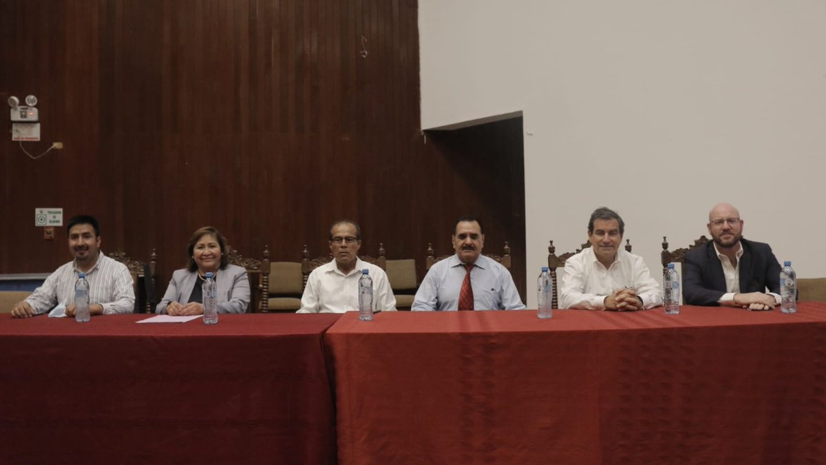 CONFIEP's tweet photo. 🔴 #AHORA El presidente de la CONFIEP, @oscarcaipo1, y la presidenta de @PYME_Peru, @ChoquehuancaAna, participan del Encuentro #CAENE de Líderes Empresariales Descentralizado #Ucayali.  
En vivo 👉 https://t.co/lNn0hXDqNb https://t.co/QDYqt3BYfC