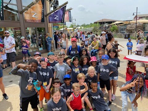 Emily_Kelly25's tweet photo. It turned out to be a gorgeous day for a zoo field trip! ⁦Thanks ⁦@BNLC_PTO⁩ and all the volunteers for making this possible! ⁦@BNLC_HCSD⁩ https://t.co/vxvLB6fFjp