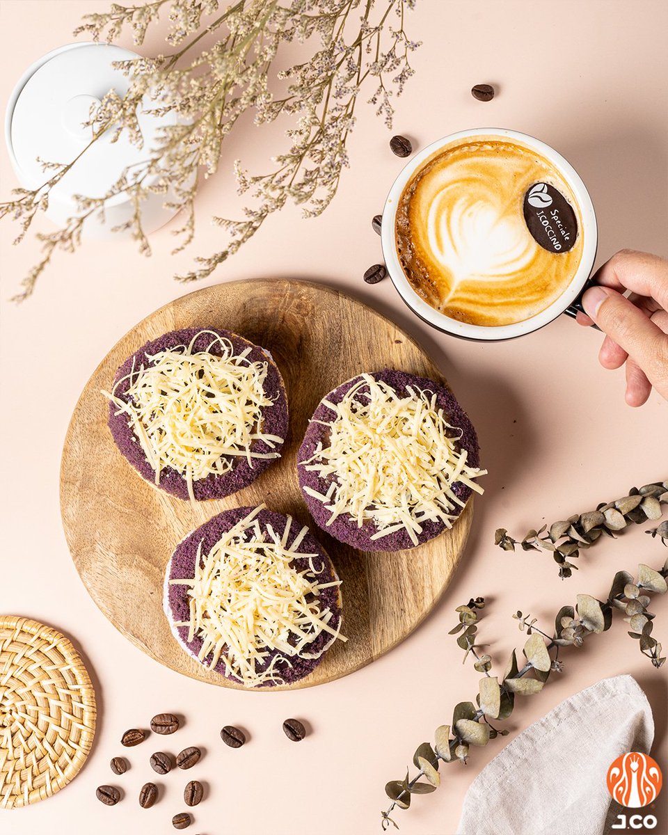 JcoPHtweets's tweet photo. Ube-tter treat yourself today.
Sometimes we all need to perk up after a crazy work week. Tag someone who likes this delightful #JCOmbination of #UbeCheese https://t.co/3dF10zLnIt and #HotJcoccino!
#ILoveJCO https://t.co/Tu6HMHprKg