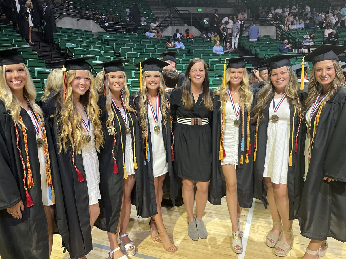 LexiShrout19's tweet photo. Congratulations to our softball seniors!! 🤍🤍🤍🤍🤍🤍🤍
@LaneyRoe @HeckCampbell @giawade01 @HardyLinleigh @SadieCope8 @bailee_tramell @MadyAine04 https://t.co/gvQG8Uoe3I