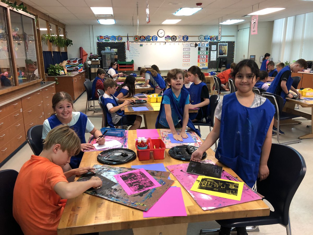 AndersonArtists's tweet photo. I love how these 4th grade building prints turned out today!  It was good, messy fun. Next week we’ll layer the prints onto their painted skies to create a cityscape.  #yes2tps #tpsand1 https://t.co/OUvLChcNS1