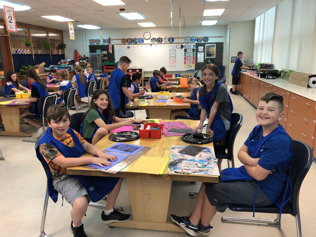 AndersonArtists's tweet photo. I love how these 4th grade building prints turned out today!  It was good, messy fun. Next week we’ll layer the prints onto their painted skies to create a cityscape.  #yes2tps #tpsand1 https://t.co/OUvLChcNS1