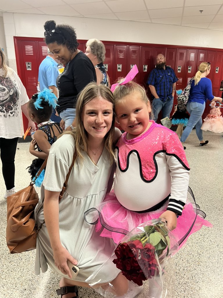MrsMegan_PreK's tweet photo. Jenna danced her heart out tonight and had two of her teachers there to support her! @sidneytimbs https://t.co/xRZwniEyAd