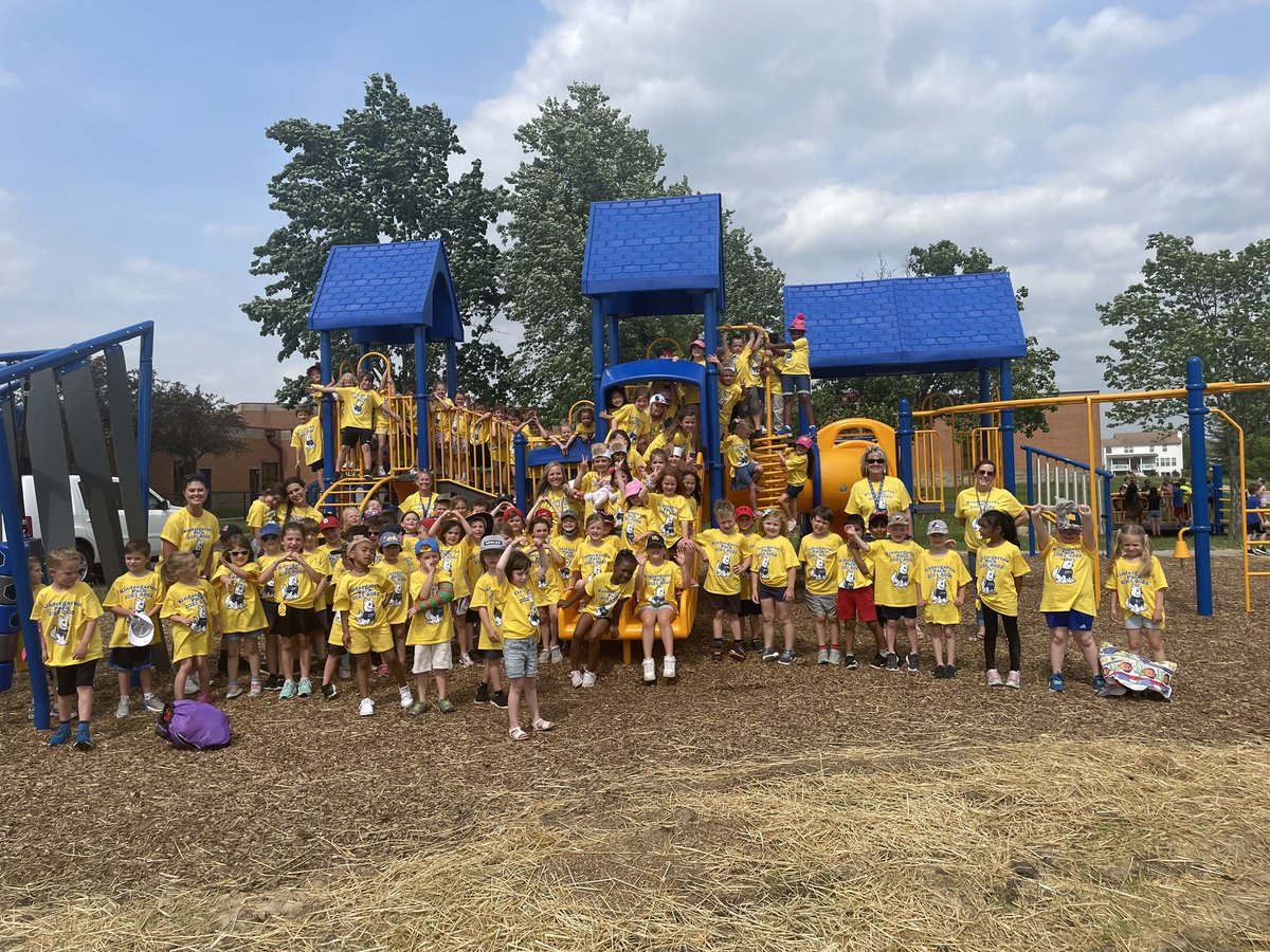 JWEwolves's tweet photo. Memories being made for Kindergarten at John Weldon! https://t.co/tDOr2eGkBR
