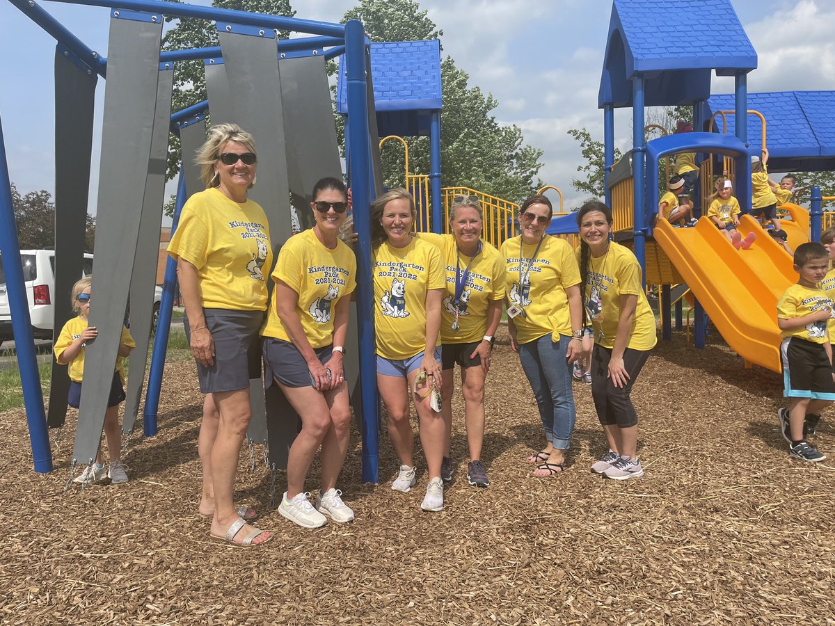 JWEwolves's tweet photo. Memories being made for Kindergarten at John Weldon! https://t.co/tDOr2eGkBR