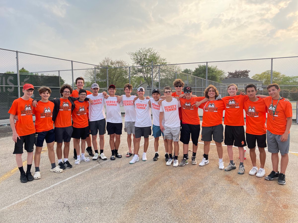 your @HerseyHuskies tennis state qualifiers ! (And fans), qualified ALL 4 entries, and look to win sectionals tomorrow
#moretofollow