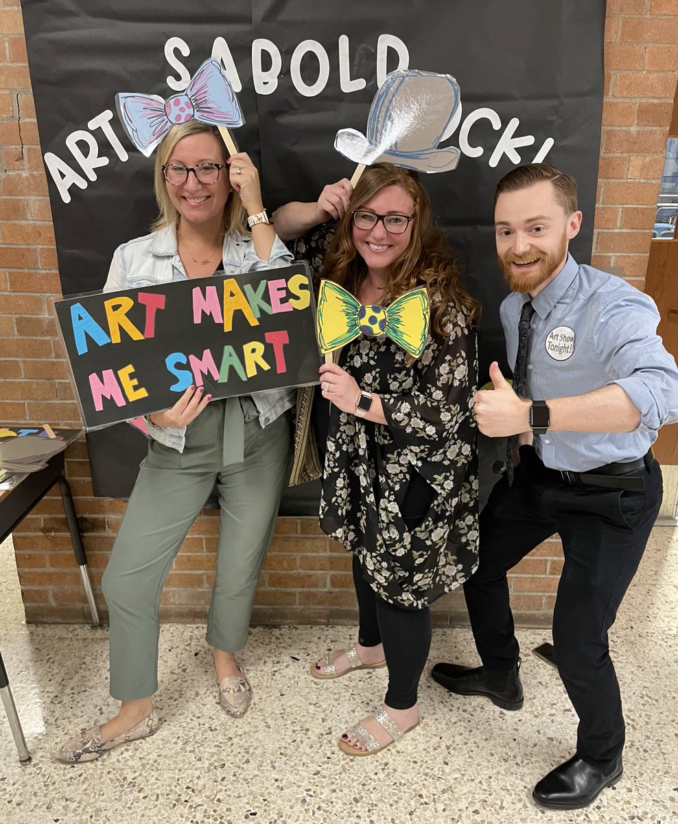 allison_taugner's tweet photo. Awesome Sabold Showcase/Sabold Singer’s show Wednesday night! Shout out to Mrs. Mroz and Mr. T. for all of their hard work and dedication… And to the students’ beautiful artwork and singing voices💙🎨🖼🎤🎶💛… @SpringfieldSD https://t.co/LszPxYBt0G