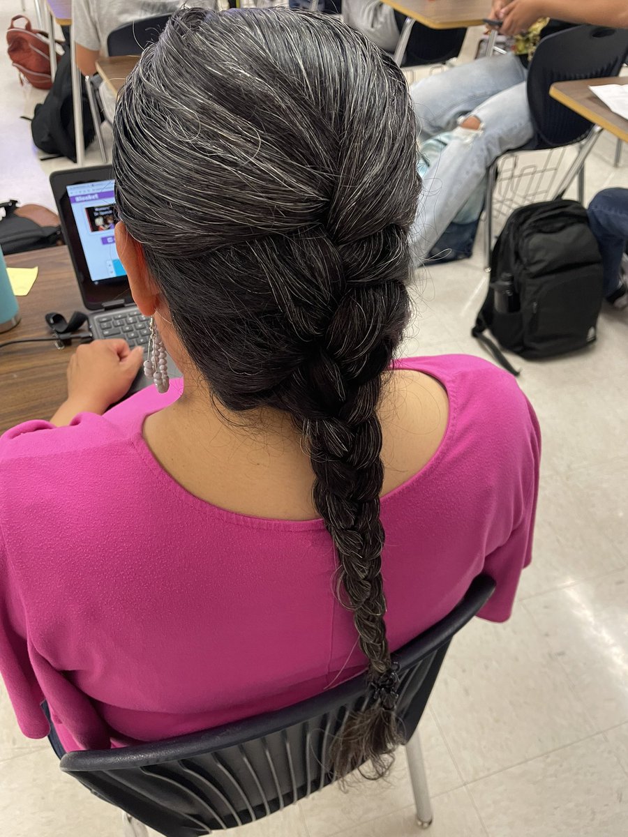 A student made me a trenza. Check out the canas 🥹oh, and a student let me borrow his sunglasses 😎