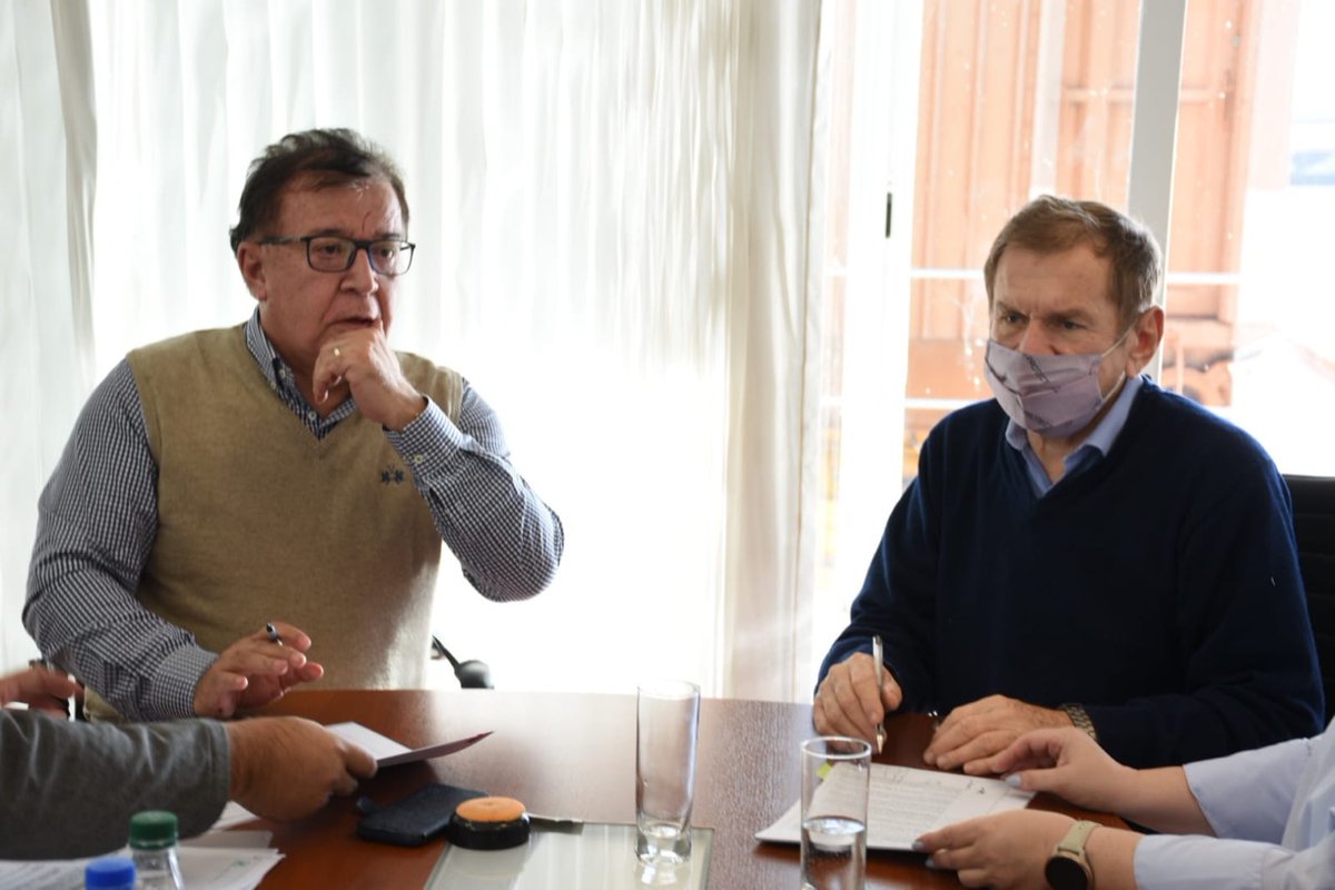 ElRolfi_Py's tweet photo. En histórica reunión de su Comité Ejecutivo, Yacyretá implementa la cogestión paritaria binacional. https://t.co/3kLON9Nd0T 
#1020AM https://t.co/8jtD4doILu
