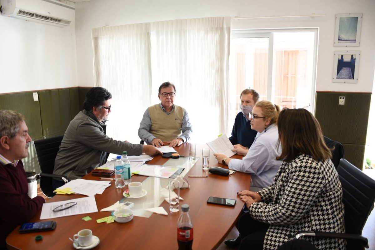 ElRolfi_Py's tweet photo. En histórica reunión de su Comité Ejecutivo, Yacyretá implementa la cogestión paritaria binacional. https://t.co/3kLON9Nd0T 
#1020AM https://t.co/8jtD4doILu