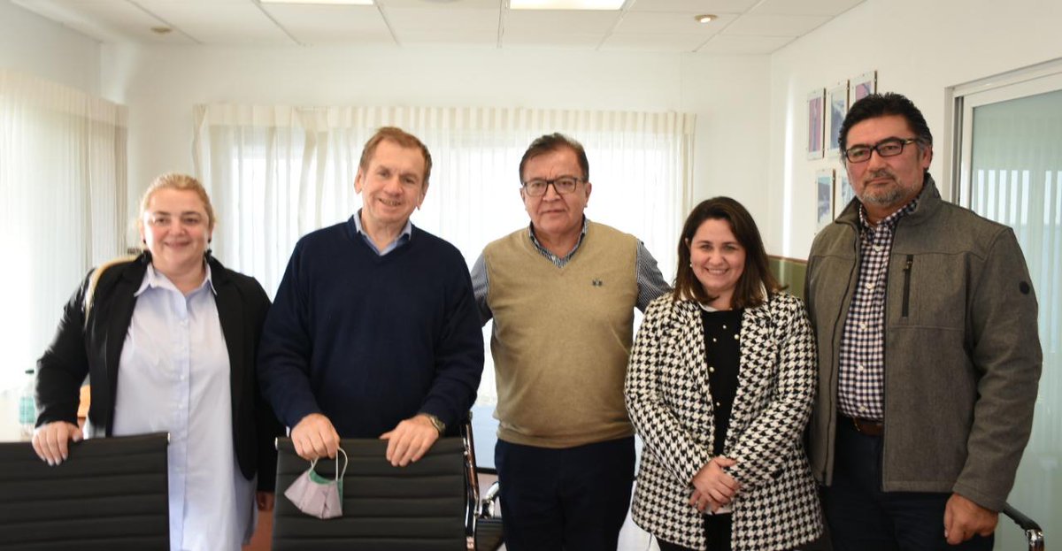 ElRolfi_Py's tweet photo. En histórica reunión de su Comité Ejecutivo, Yacyretá implementa la cogestión paritaria binacional. https://t.co/3kLON9Nd0T 
#1020AM https://t.co/8jtD4doILu