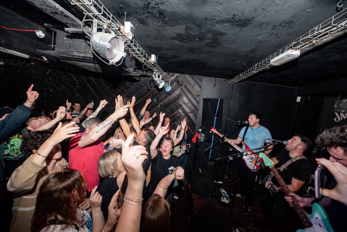 2324Photography's tweet photo. Wow @TherosadocsUK were sensational tonight at the @Sunflowerlounge. Big thanks to @awayday_gigs for having me. More pics soon!! #TheRosadocs #EPTour https://t.co/Bma3otEkU7