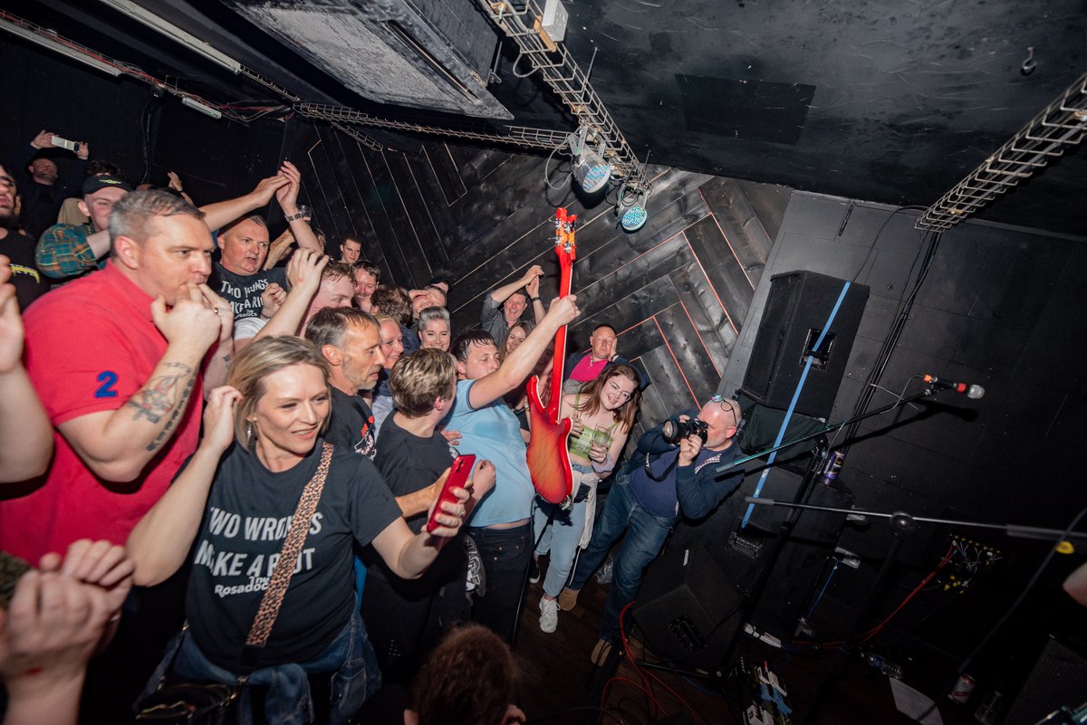 2324Photography's tweet photo. Wow @TherosadocsUK were sensational tonight at the @Sunflowerlounge. Big thanks to @awayday_gigs for having me. More pics soon!! #TheRosadocs #EPTour https://t.co/Bma3otEkU7