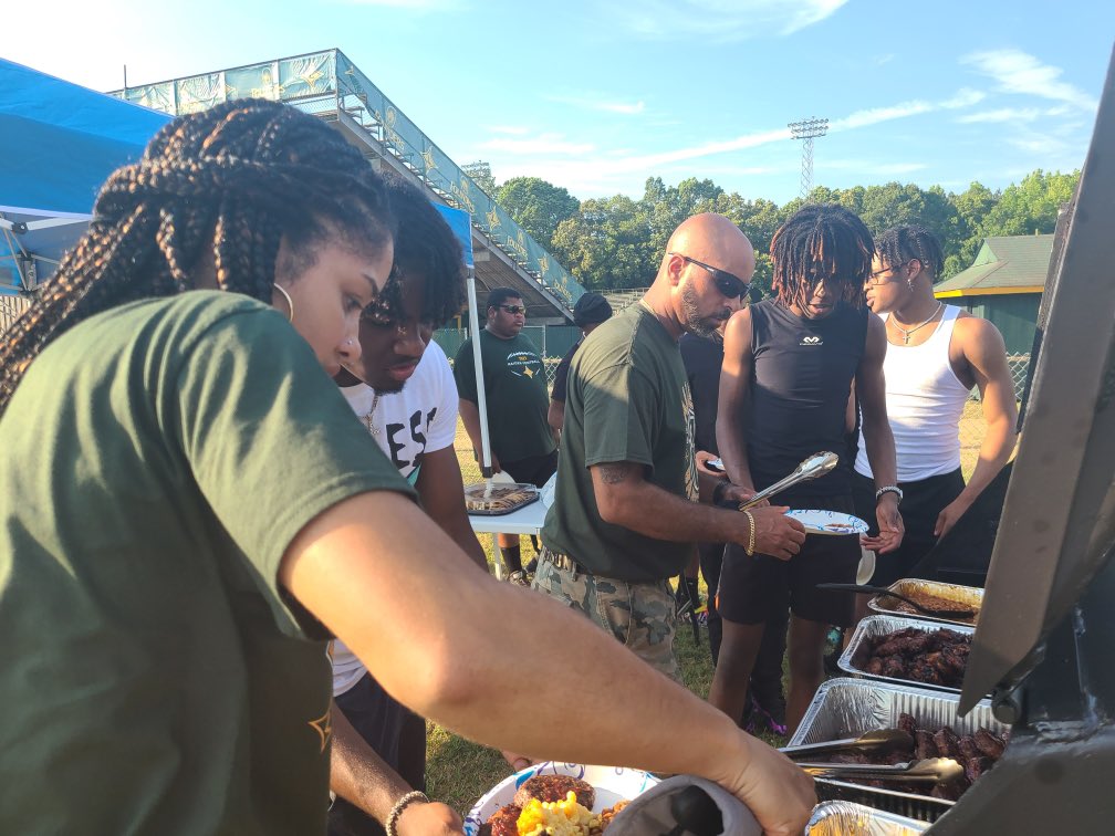 armondflood's tweet photo. @laurenshoops awesome gathering for the Spring Game.  The Raiders Basketball Program Tailgated this event. https://t.co/yDv3yTpG0e