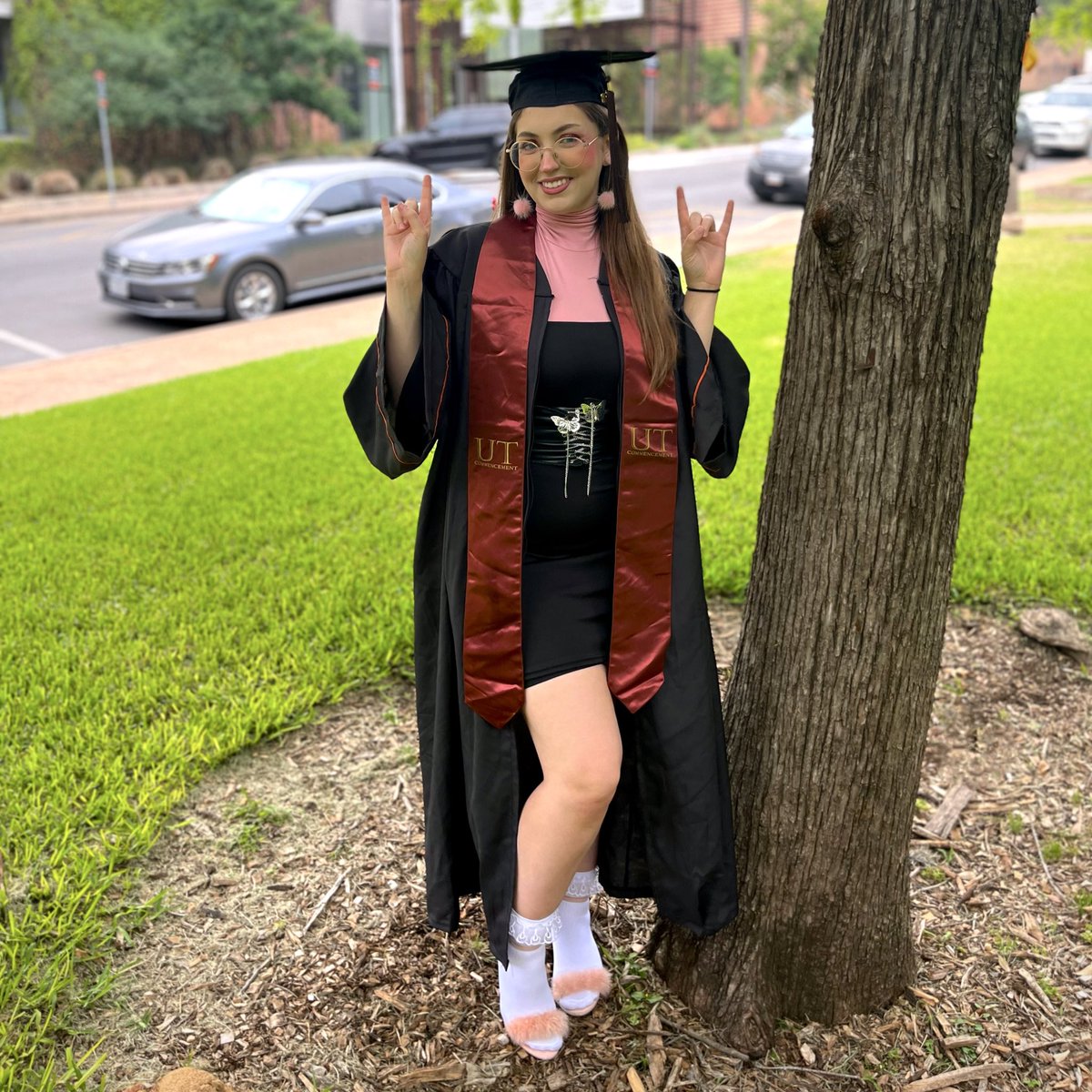 nothing else to say but a bitch is graduated!!! 👩🏼‍🎓🧡
#utaustingrad #fineartsgraduate🗞💐