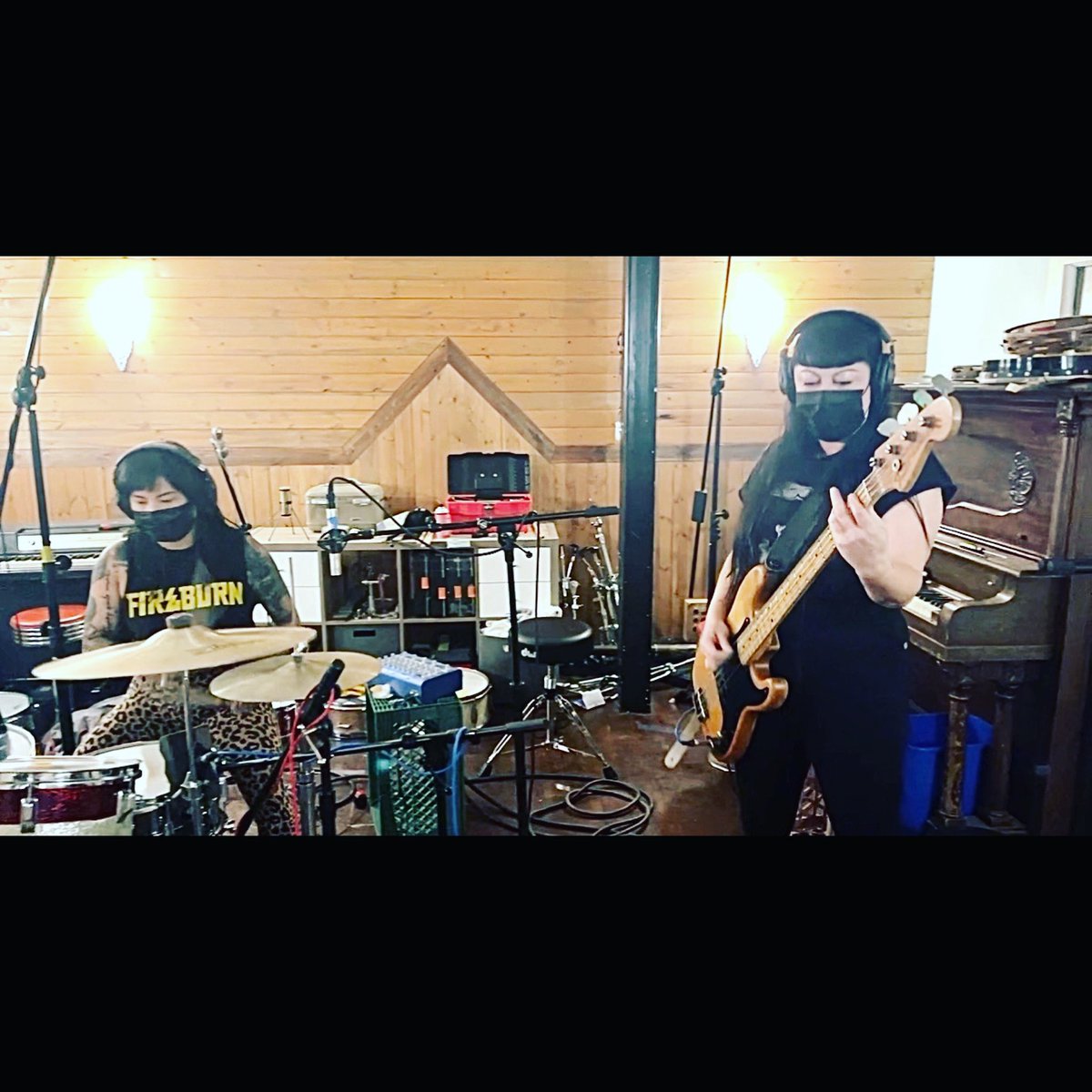 thedartsUS's tweet photo. Christina and Mary Rose laying down the big rhythm in the studio last month #thedartsus #bobhoag #alternativetentaclesrecords #flyingblanketrecording #adrenalinfixmusic #garagerock #garagepunk #garagesurf #grrl #snakeoil #newmusic #recording #jellobiafra #bass #drums https://t.co/C0yQ0gseEH