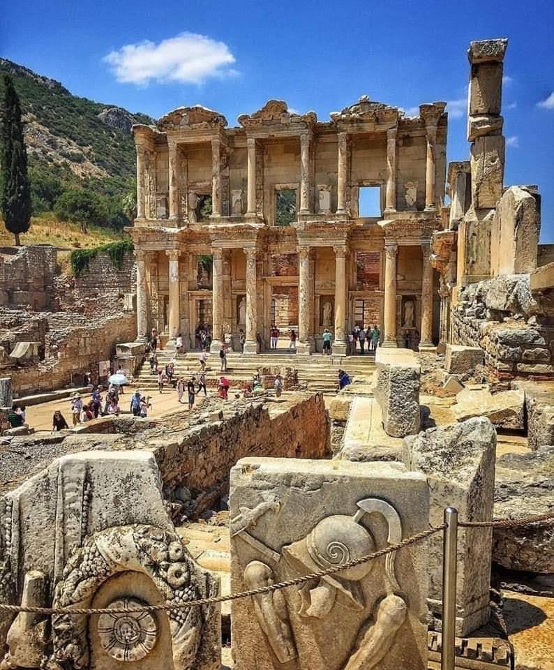 Arteymas_'s tweet photo. La antigua ciudad griega de Éfeso en la actual Turquía. https://t.co/LAOHEK3DQ9