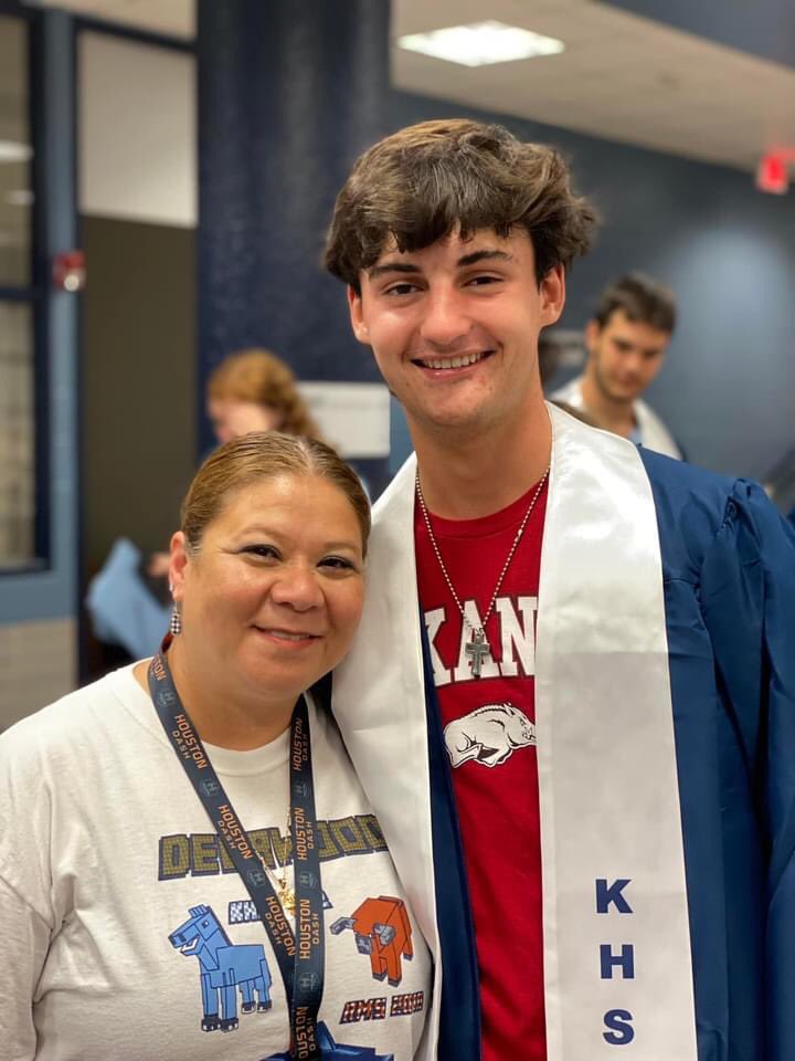 mrssanchez_DWE's tweet photo. Class of 2022! 🎓🐬 My first full year class! Best wishes to all the former dolphins 🐬 #bestclassever @HumbleISD_DWE @HumbleISD_KPHS @HumbleISD_KHS https://t.co/9ePSQv6DSU