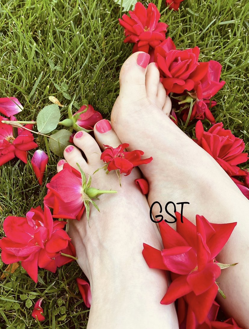 gemshowtoes's tweet photo. #gemshow #gemshowtoes #hmu #feetworship #feetpics #prettyfeet #footworship https://t.co/lpNlrpc3oH