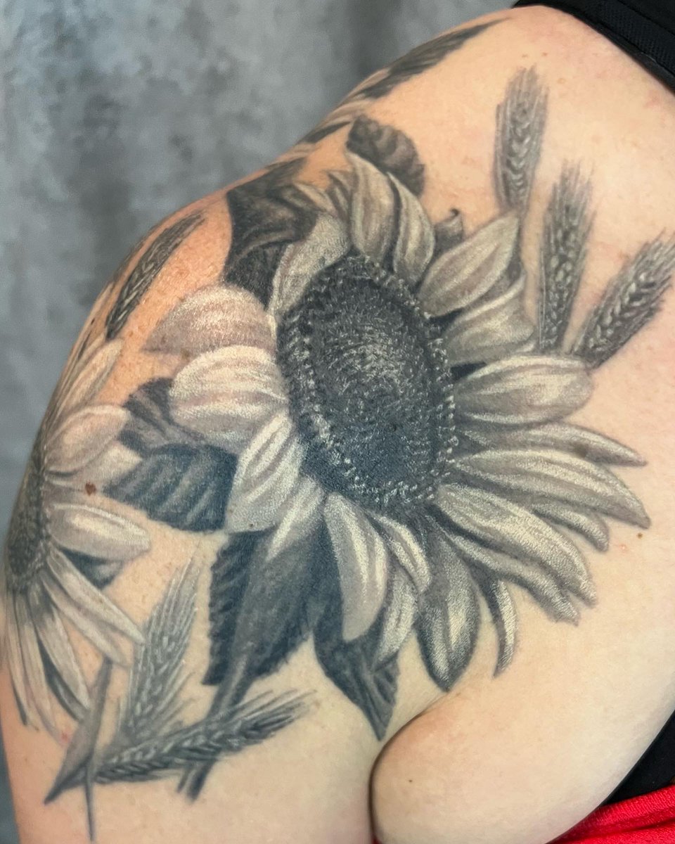 NuclearInk's tweet photo. We love tattooing the friends and relatives of our clients. These fun Sunflowers are on the shoulder of a client whose husband is getting a full backpiece from Jesse, her cousin already has one and cousin’s spouse has an awesome 1/2 sleeve. #sunflower #sunflowertattoo #tattoo https://t.co/Ds3wbsBr17