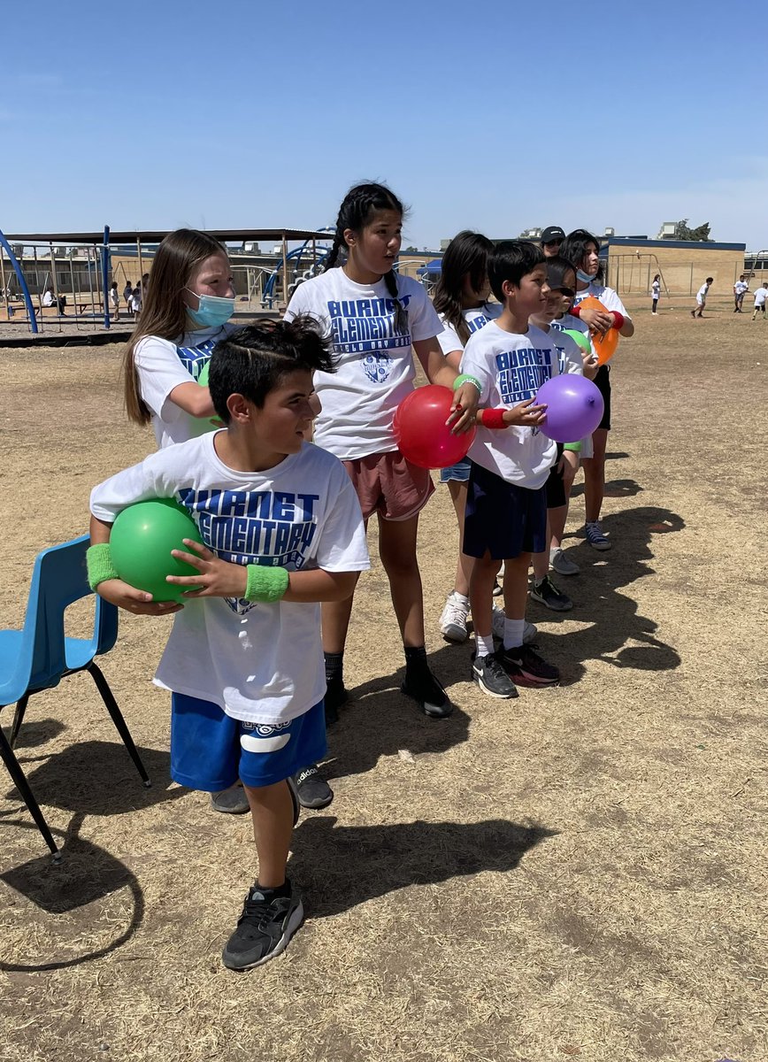 BurnetColts's tweet photo. Field Day!! Our kids and staff had a blast. Complete success. Thank you to all the parents that volunteered and attended. We enjoyed having all of you on campus. #RISEColtsRise #RISE2Heights #FieldDay2022😁. https://t.co/9j881tz8Km