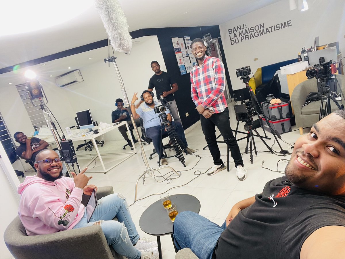 marcalainb's tweet photo. On set with @uncover_show 
Mpral ouvri kèm ankò laa!
Show sa ap live 29 Mai donk ap gen ti sekrè ke map ka revele nou ladanl 😁
Mèsi @philcollect @Air_Entert 🙏🏾 https://t.co/IEacproZ6X